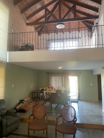 Casa en alquiler en barrio abierto Las Tardes, Roldan.