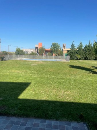 Casa en alquiler en barrio abierto Las Tardes, Roldan.